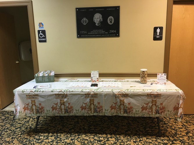 Baby shower - entry way table